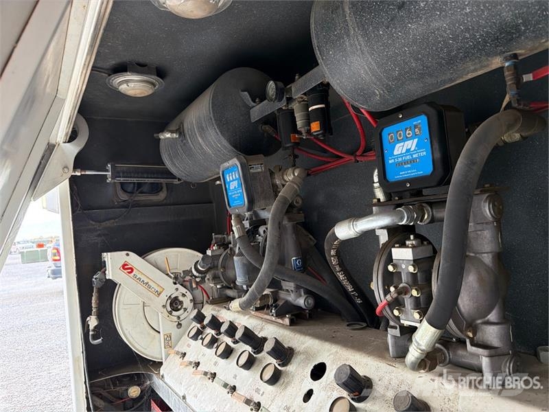 Valew Fuel and Lube Truck Body 商务面包车