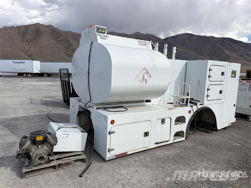 Valew Fuel and Lube Truck Body 商务面包车