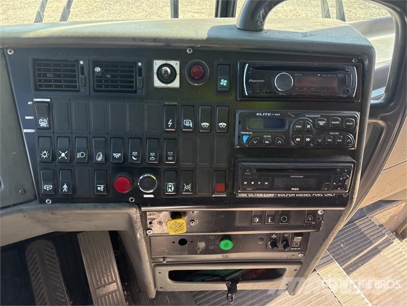 Van Hool T2145 長途公共汽車