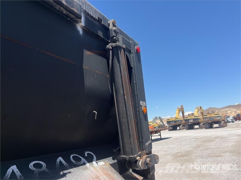 Vantage 32 ft T/A End Dump Trailer Tipper trailers