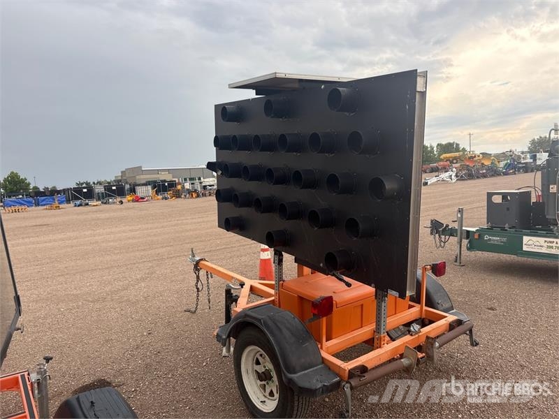 Ver-Mac ST-4X8 85 W Solar Arrow Board أخرى