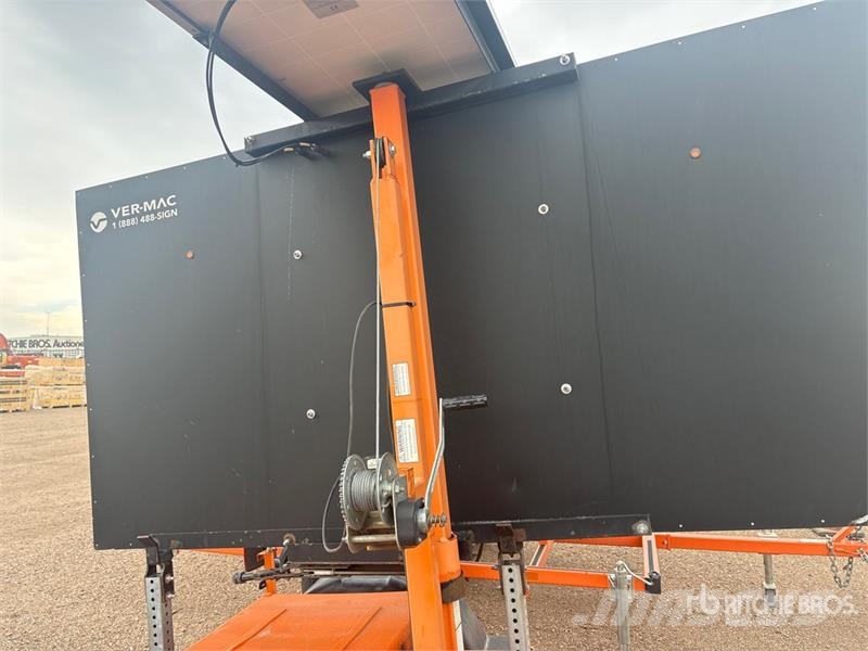 Ver-Mac ST-4X8 85 W Solar Arrow Board أخرى