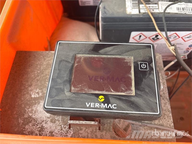 Ver-Mac ST-4X8 85 W Solar Arrow Board أخرى