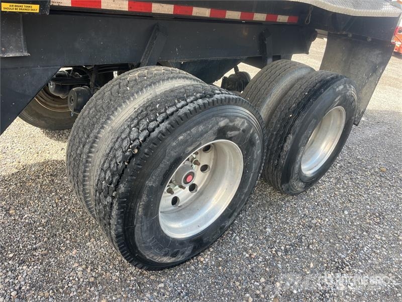 Veradyn 30 ft T/A End Dump Trailer Tipper trailers