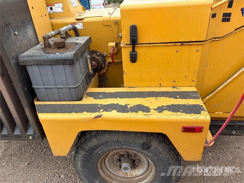 Vermeer 1500 Tow-Behind Wood Chipper Drobilice za drvo / čiperi