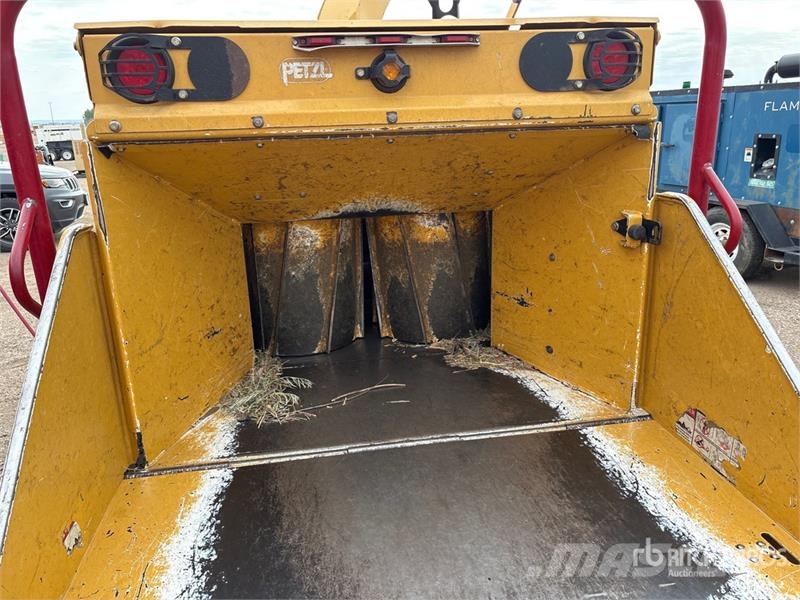 Vermeer 1500 Tow-Behind Wood Chipper Drobilice za drvo / čiperi