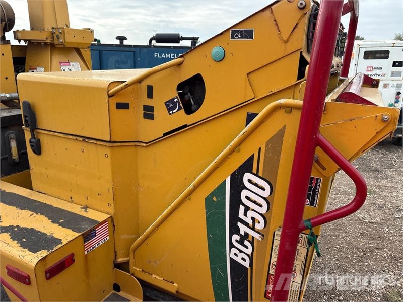 Vermeer 1500 Tow-Behind Wood Chipper Drobilice za drvo / čiperi