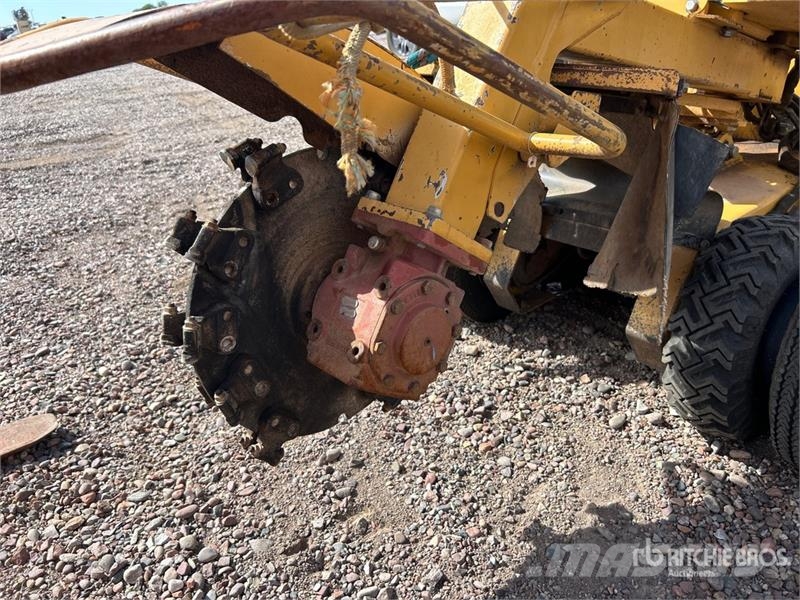 Vermeer BC1000XL Walk Behind Stump Grinder Gradas vibratorias / rotocultivadoras