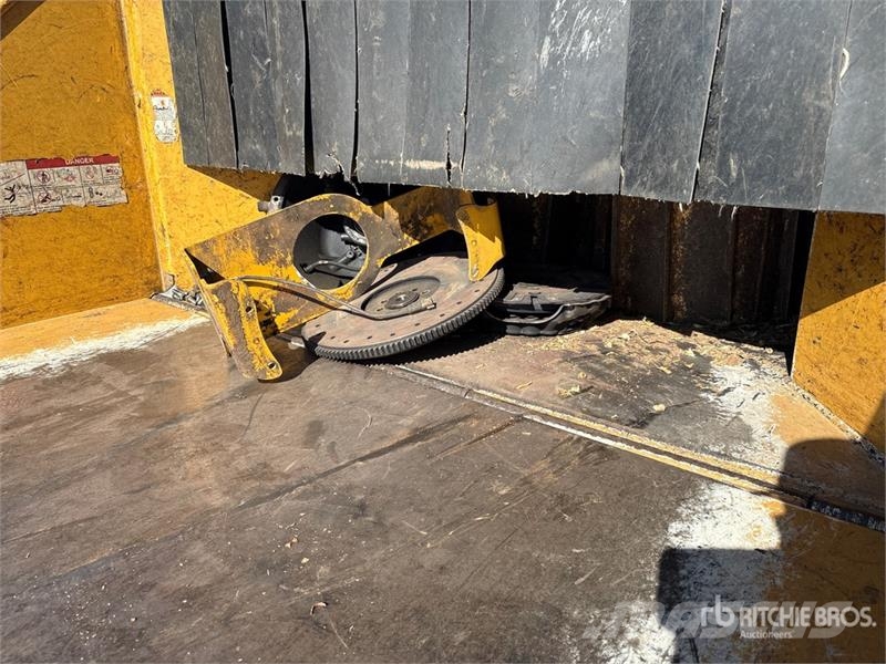 Vermeer BC1800XL Tow-Behind Wood Chipper (Inoperable) Koksnes šķeldotāji
