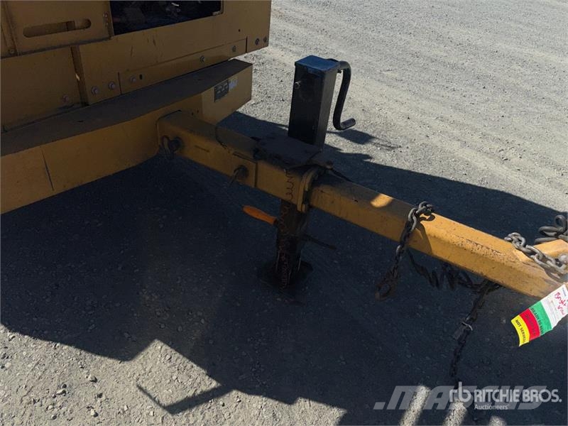Vermeer BC1800XL Tow-Behind Wood Chipper (Inoperable) Koksnes šķeldotāji