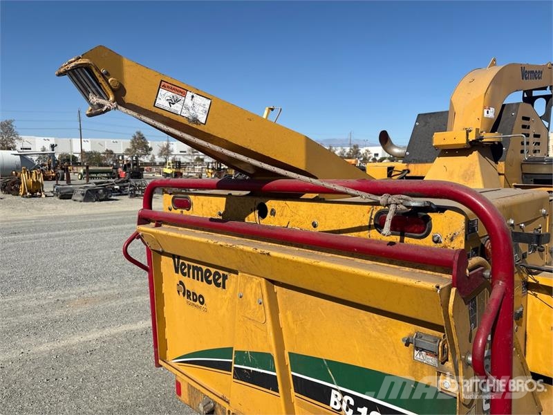 Vermeer BC1800XL Tow-Behind Wood Chipper (Inoperable) Koksnes šķeldotāji
