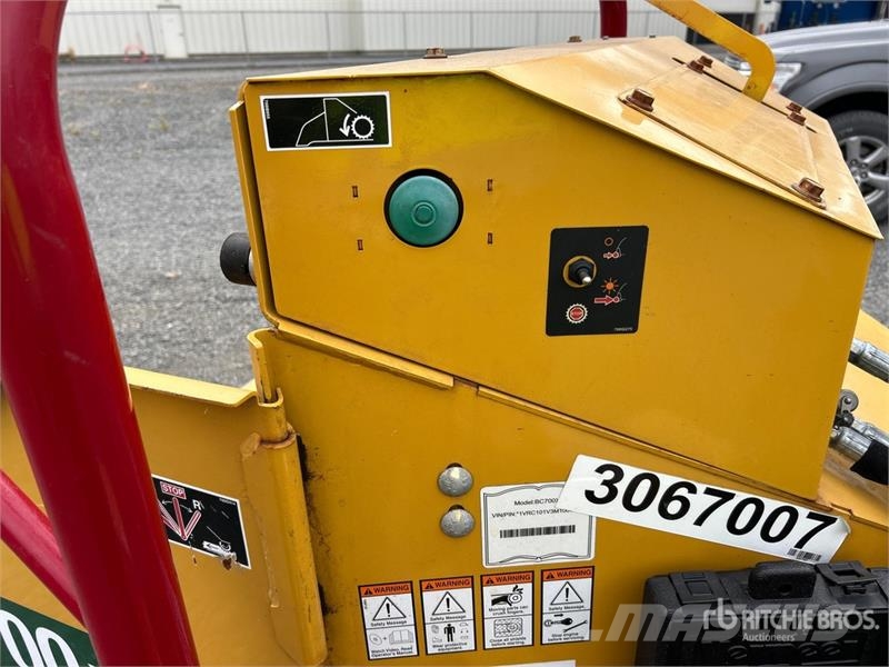 Vermeer BC700XL Tow-Behind Wood Chipper 톱밥제조기