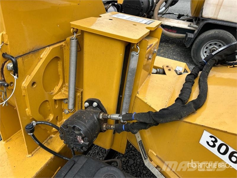 Vermeer BC700XL Tow-Behind Wood Chipper 톱밥제조기