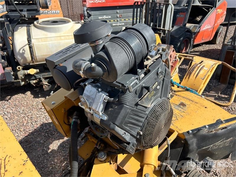 Vermeer SC352 Walk Behind Stump Grinder Kardánhajtású ekék és Forgó-boronák