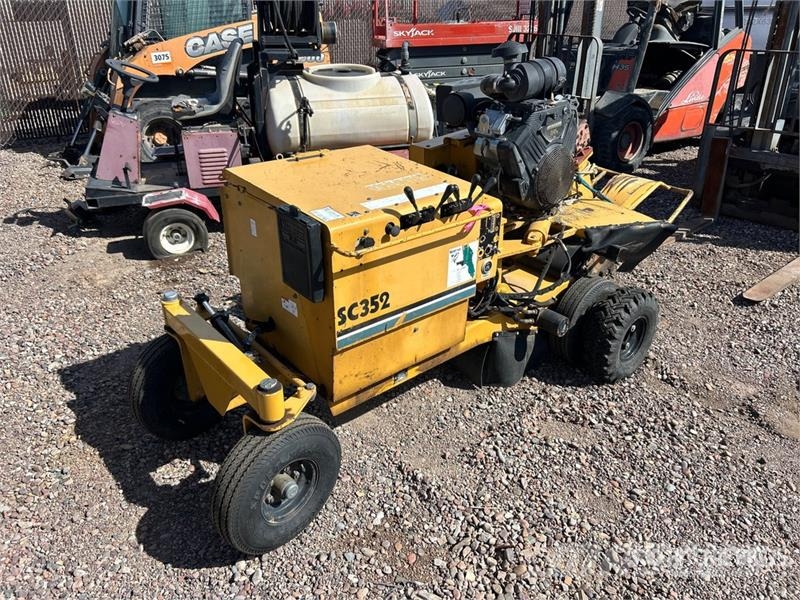 Vermeer SC352 Walk Behind Stump Grinder Kardánhajtású ekék és Forgó-boronák