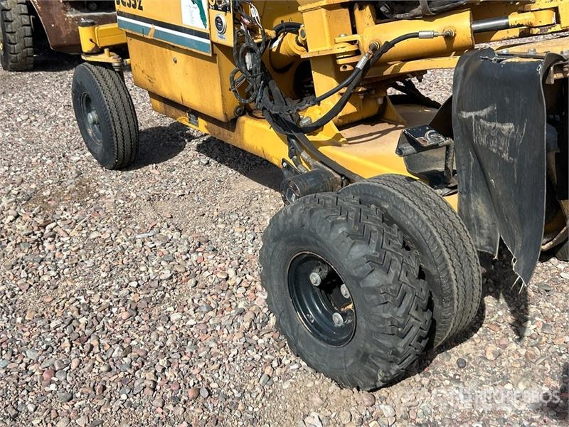 Vermeer SC352 Walk Behind Stump Grinder Kardánhajtású ekék és Forgó-boronák