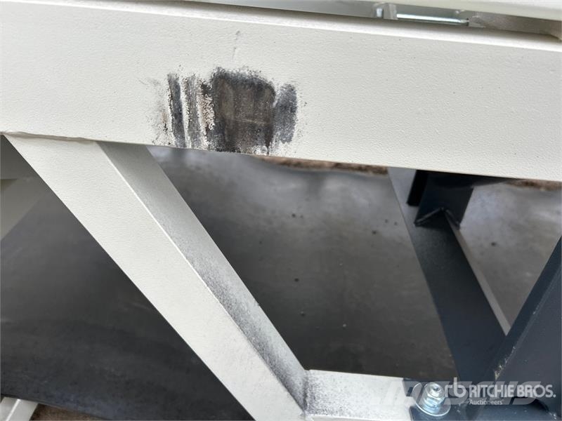 Vickwest PRS36-60 36 in x 60 ft Portable Stacking Conveyor  معدات البناء - غير ذلك