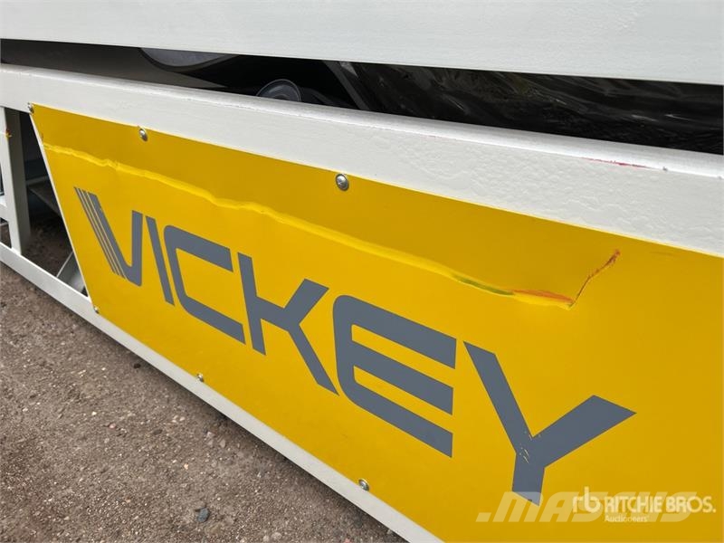 Vickwest PRS36-60 36 in x 60 ft Portable Stacking Conveyor  معدات البناء - غير ذلك