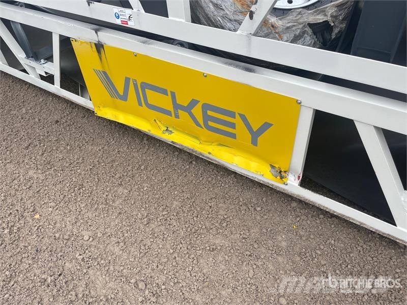 Vickwest PRS36-60 36 in x 60 ft Portable Stacking Conveyor  معدات البناء - غير ذلك