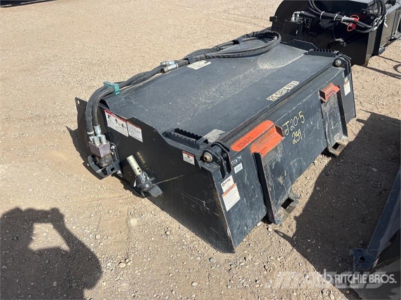 Virnig 73 in Skid Steer Sweeper Metle