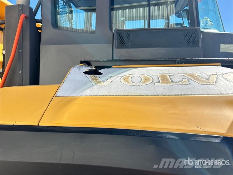 Volvo A60H Articulated Dump Truck 鉸接式起吊車