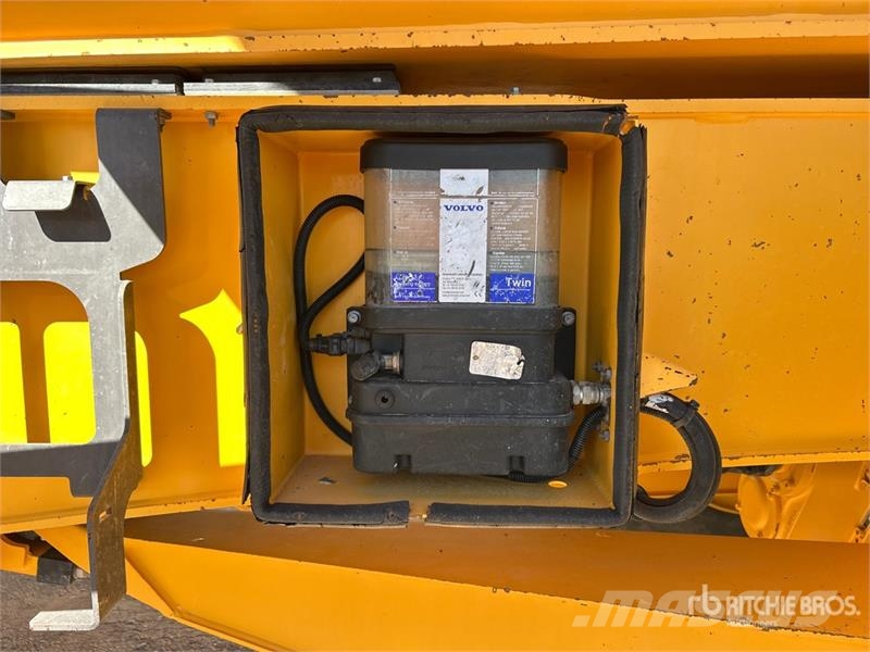 Volvo A60H Articulated Dump Truck 鉸接式起吊車
