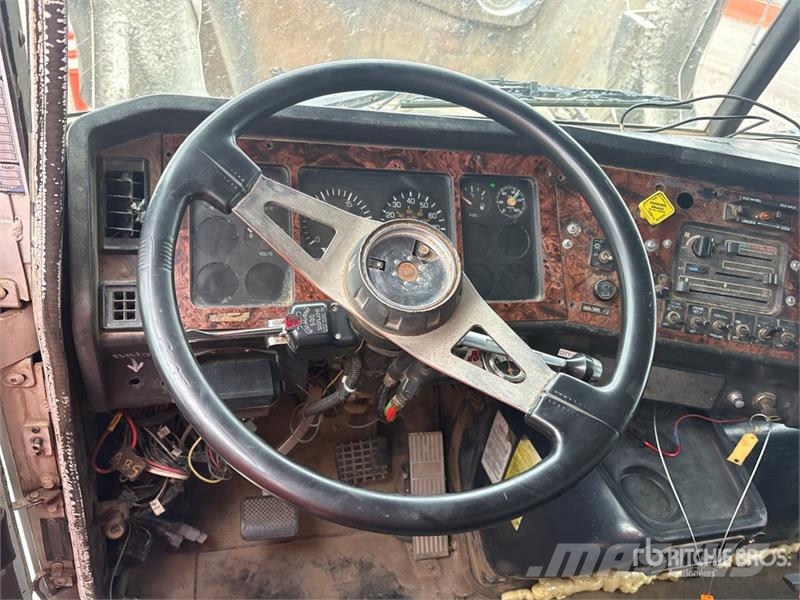 Volvo ACL Pašizgāzējs