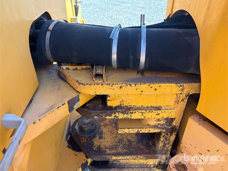 Volvo DD90 Double Drum Roller Ikerdobos hengerek