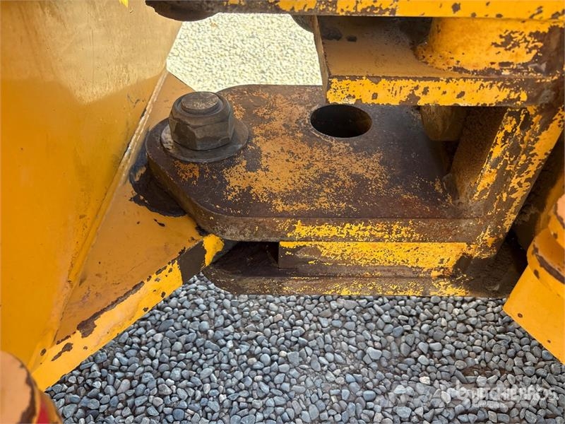 Volvo DD90 Double Drum Roller Ikerdobos hengerek