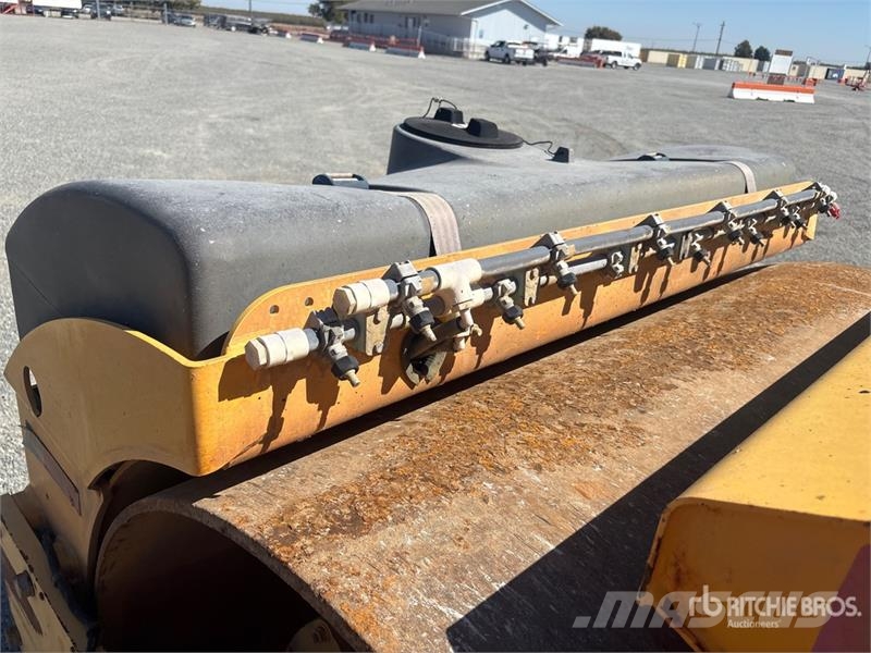 Volvo DD90HF Double Drum Roller 双轮压路机