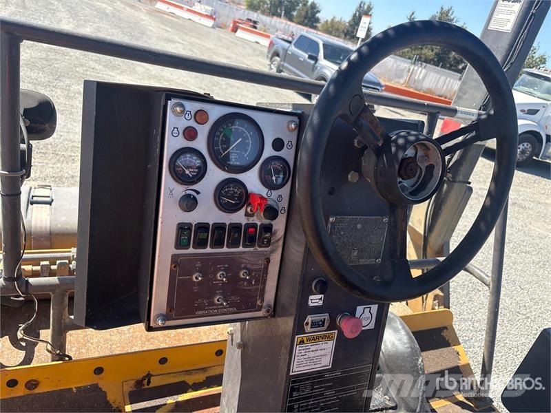 Volvo DD90HF Double Drum Roller 双轮压路机