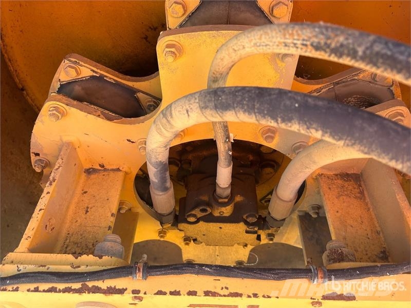 Volvo DD90HF Double Drum Roller 双轮压路机