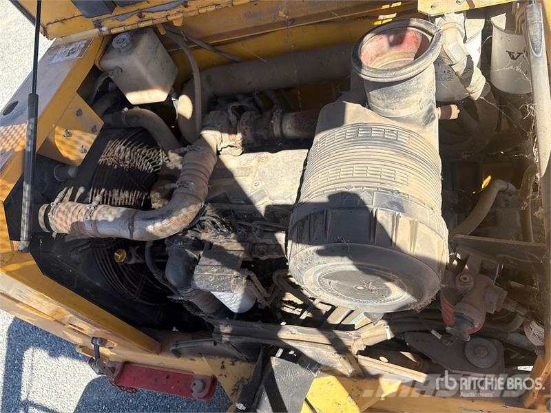 Volvo DD90HF Double Drum Roller 双轮压路机