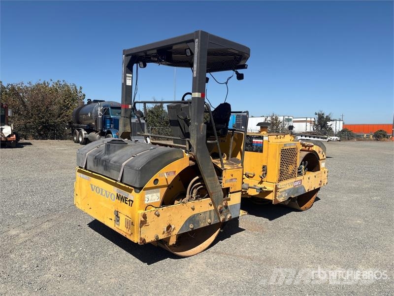 Volvo DD90HF Double Drum Roller 双轮压路机