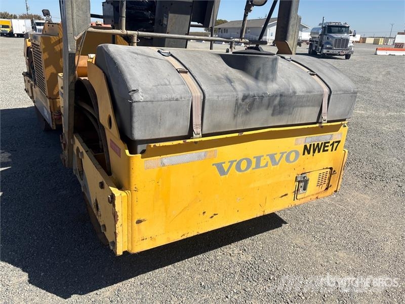 Volvo DD90HF Double Drum Roller 双轮压路机