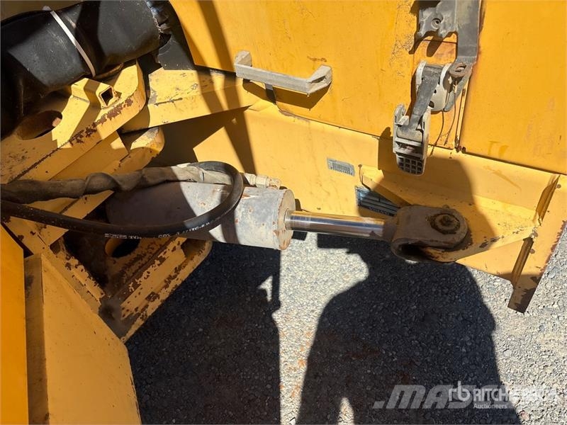 Volvo DD90HF Double Drum Roller 双轮压路机