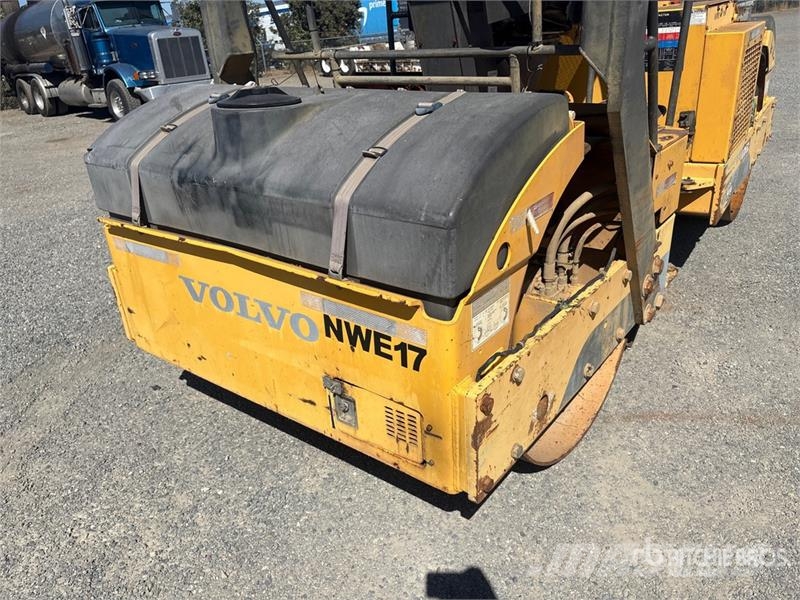 Volvo DD90HF Double Drum Roller 双轮压路机