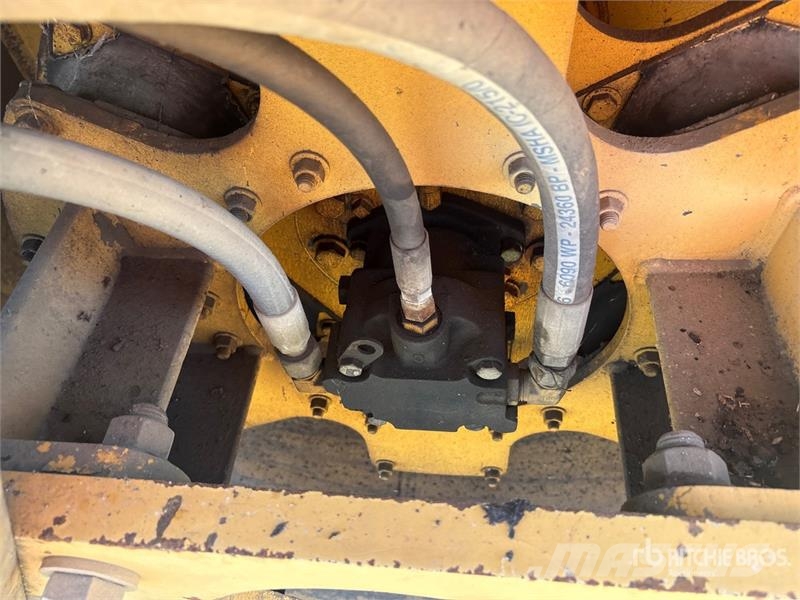 Volvo DD90HF Double Drum Roller 双轮压路机