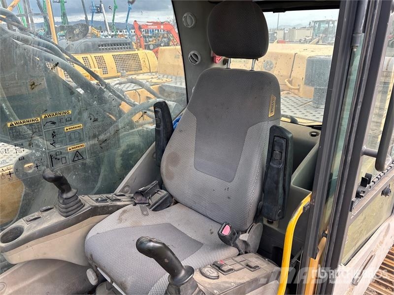 Volvo EC300DL Tracked Excavator Crawler excavators