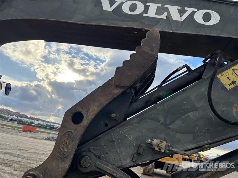 Volvo EC300DL Tracked Excavator Crawler excavators