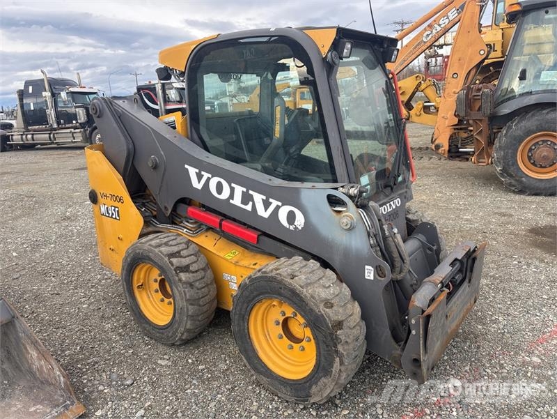 Volvo MC95C Skid Steer Loader Mini Pale Gommate