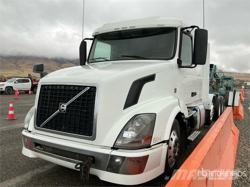 Volvo S/A Day Cab Truck Tractor 牵引车
