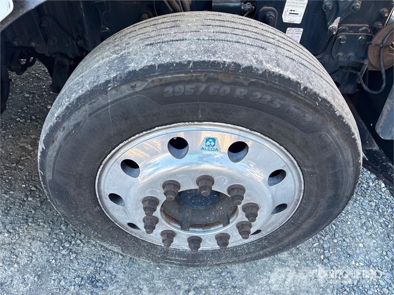 Volvo VAH 車両運搬車、キャリアカー