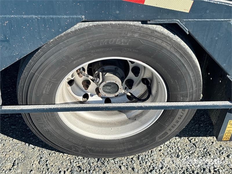 Volvo VAH 車両運搬車、キャリアカー