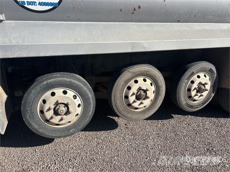 Volvo VHD 自卸式货车