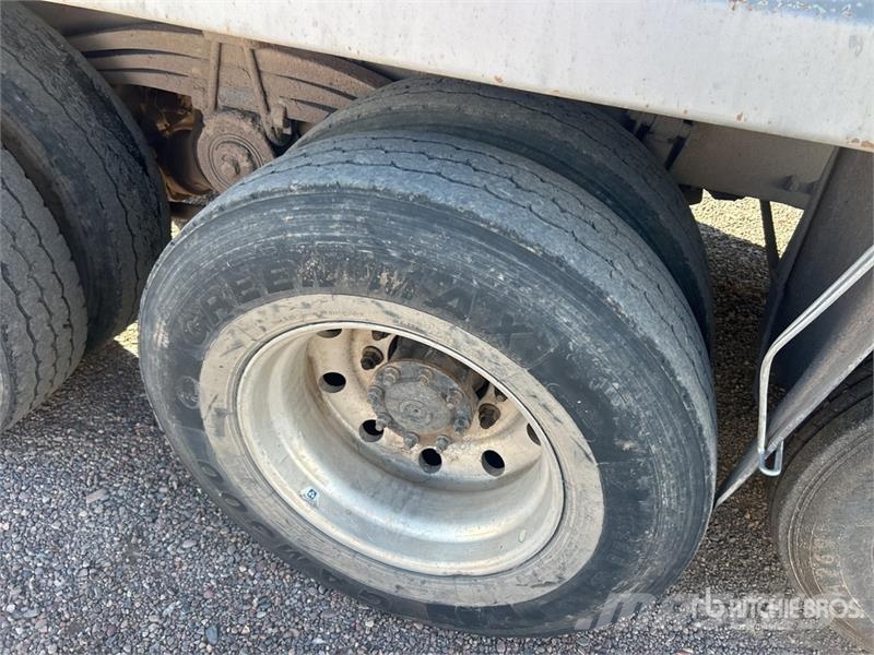 Volvo VHD 自卸式货车