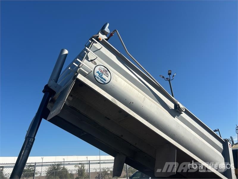 Volvo VHD 自卸式货车