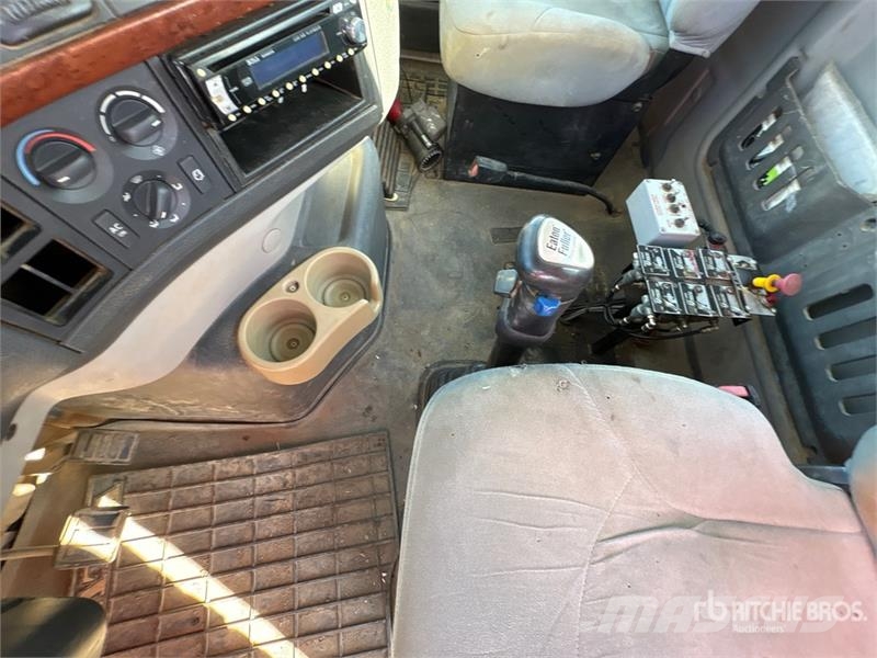 Volvo VHD 4000 gal 6x4 Water Truck 給水車