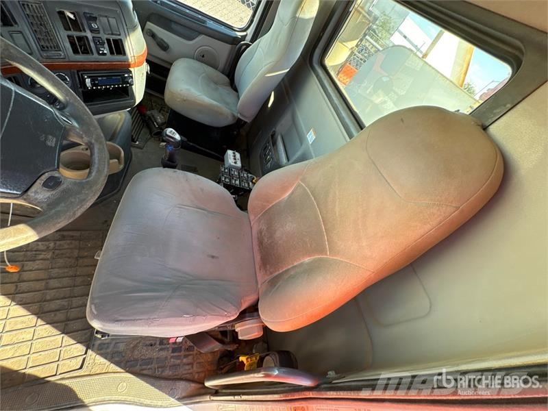 Volvo VHD 4000 gal 6x4 Water Truck 給水車