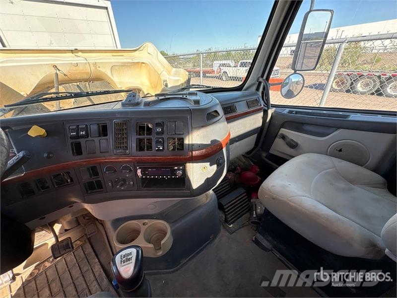 Volvo VHD 4000 gal 6x4 Water Truck 給水車